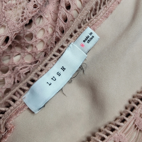 Lush Pale Blush Pink Eyelet Lace Wide Short Sleeve Romper Size M - Picture 6 of 11